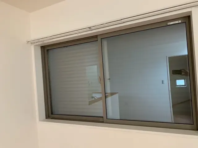 カーテンレール取付けの作業写真1