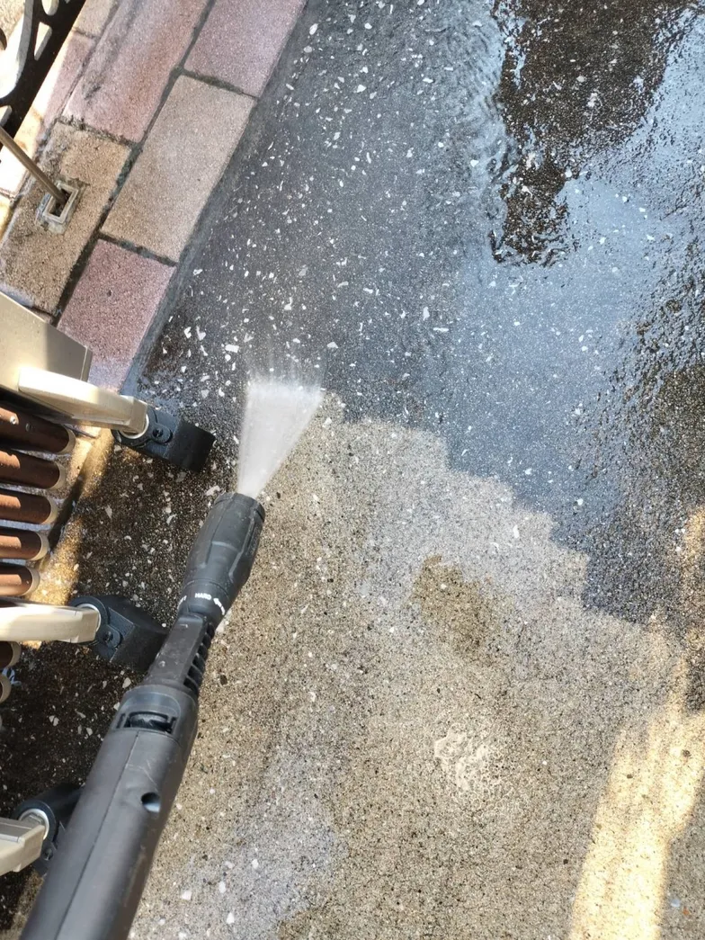 屋外クリーニングの作業写真1