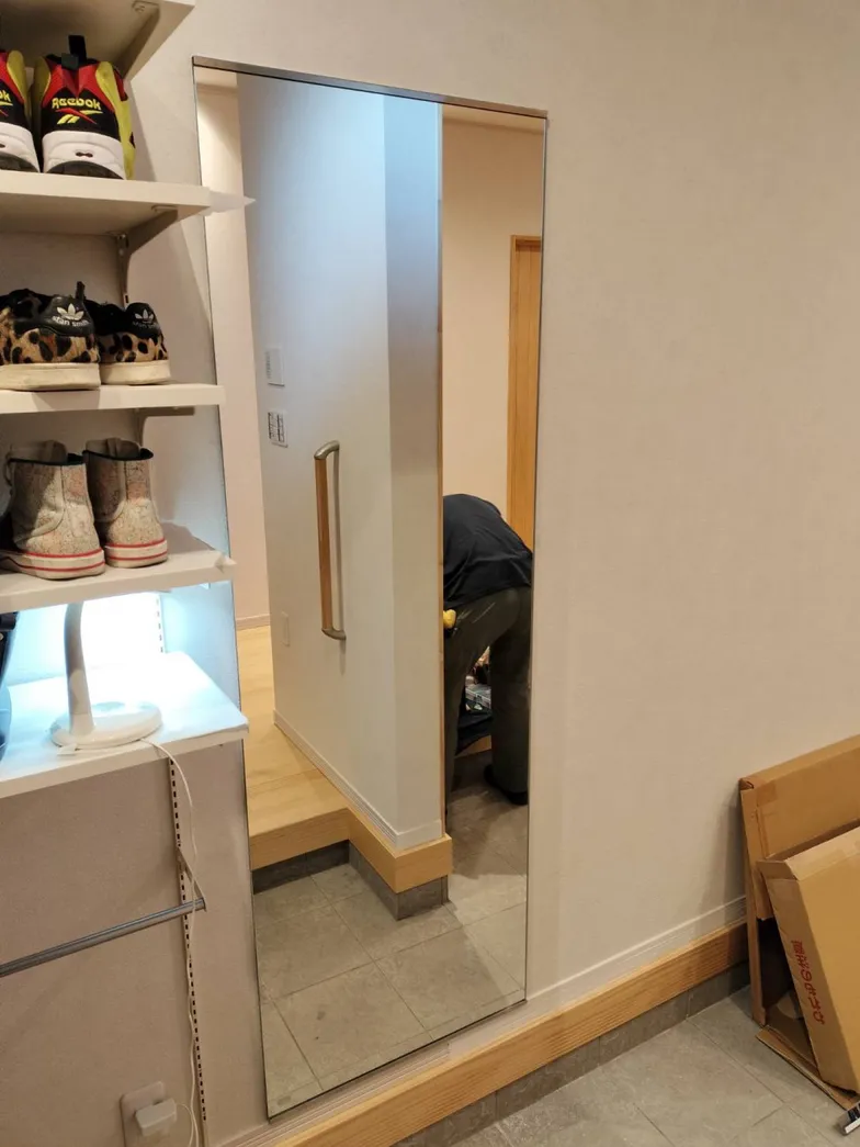 鏡取付け/大型鏡連結の作業写真2